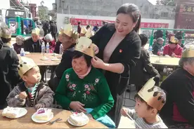 做群众的贴心人知心人！禹州市方凤霞倾心服务群众二十年图片