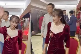 婚礼现场51岁婆婆被误认为新娘：农村人不怎么保养，主要是心态好视频封面