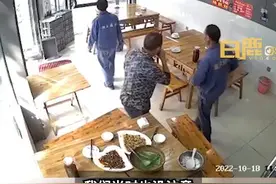 3男子就餐忘付款3小时后返回补还 老板：没想到对方会回来图片