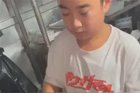 初中生熟练炒菜似大厨：梦想当五星大厨图片