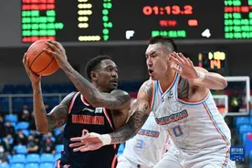 山东男篮23日晚战新疆，陶汉林需跨越法尔这座内线“高山”图片