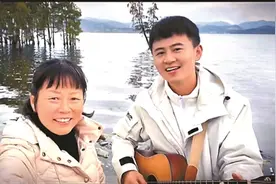 小伙儿与癌症晚期母亲“唱游中国”图片