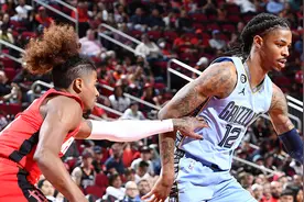 格林：面对莫兰特无能为力 只能祈祷他投失图片