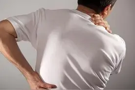 后背疼不一定是累的，可能与多种病有关！赶紧对照自查图片