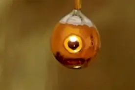 看科学家如何将纯净水变成金属图片