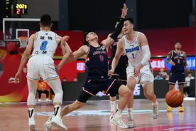 首钢进攻哑火加时不敌广州，林书豪赛后祝福翟晓川图片