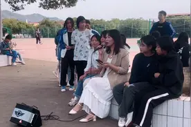 才华和美貌并存，“最会唱歌”的永州美术老师红了图片