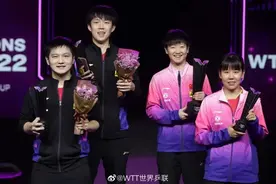 孙颖莎、王楚钦夺冠后自拍，网友：“顶峰见”有了画面图片