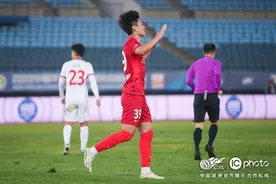 19岁小将4分钟进2球！刘柏杨打破海港中超最年轻进球纪录图片