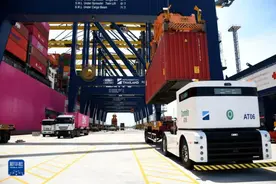 中国无人车助力泰国现代化绿色港口建设图片