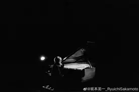 坂本龙一12月举办线上独奏音乐会，全球直播60分钟演奏影像图片