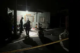 台媒：屏东县发生凶杀案，男子闯邻居家持刀砍人致1死3伤图片