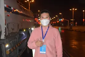 东城环卫洒水车驾驶员马士会：和车在一起的时间比孩子都长图片