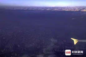 一张照片里的烟火成都：万米高空俯瞰雪山与城市同框图片