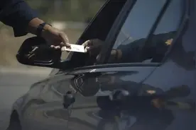 美国加州黑人司机遭警察拦截的比例是白人的5倍 数百万公共资源浪费在种族偏见上图片