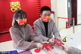 “下调法定婚龄”争议10年：法理、情理如何断？图片