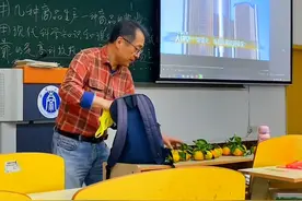 这样的宝藏老师谁羡慕了？！西南大学教授每次上课都给学生带礼物图片