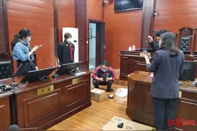 卖家称几乎全新！女子花上万元网购二手名牌包，到货后“新旧不符”起诉获退赔图片