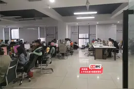 晨意帮忙丨保底月入八千否则补差价？宝妈称遇短视频培训套路，市监所：接到大量投诉图片