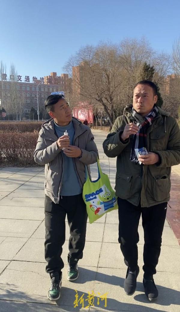 "张同学"俩月吸粉1600多万!看似粗糙实则洒脱,他是谁?(抖音张同学真实