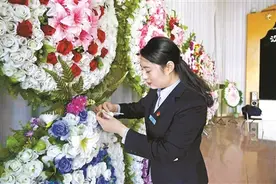 十年如一日 让逝者有尊严地离开图片