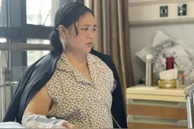 “孩子才两岁，一只手换一条命，值了！”图片