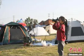 安徽合肥：民众郊外露营感受秋意图片