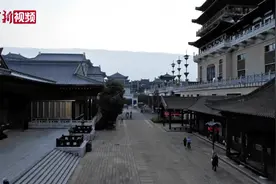 长沙望城现壮观“云墙”天空一分为二图片