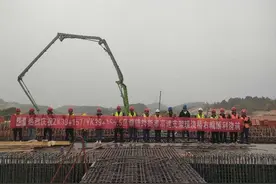 永零高速单次体积最大混凝土工程顺利浇筑完成图片