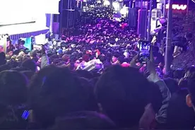 在韩留学生回忆“惊魂一夜”：被挤得转圈，用手撑着保持呼吸空间图片