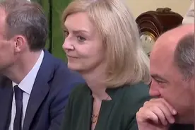 俄罗斯否认监听英国前首相特拉斯手机图片