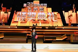 王雷凭借《功勋之能文能武李延年》获得飞天奖优秀男演员奖图片