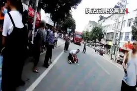 生死瞬间 她用身体护住幼童图片