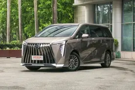 气场强配置高，传祺M8宗师系列上市26.98万起，混动可太香了图片