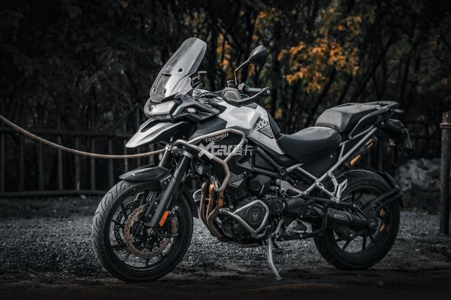 看了电控配置全拉满的凯旋Tiger 1200 水鸟野驴都不香了