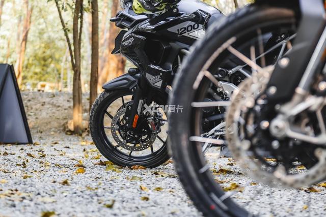 看了电控配置全拉满的凯旋Tiger 1200 水鸟野驴都不香了