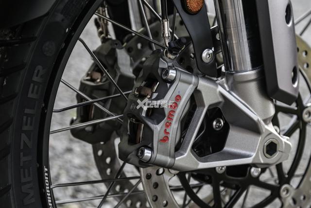 看了电控配置全拉满的凯旋Tiger 1200 水鸟野驴都不香了