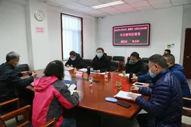 【领导干部接访下访】东城区副区长在“信访超市”当面听取群众诉求，强调要依法协同化解矛盾图片