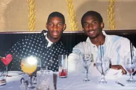 追忆故人！麦迪社媒晒青年时期和科比的合影图片