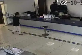浙江男子手机丢了，在派出所失声痛哭！真相戳中无数网友：太感人了……图片