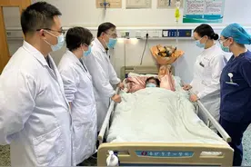 一吃就吐，严重时小米粥都吞不下！食管“紧箍咒”致老人吞咽困难30余年图片