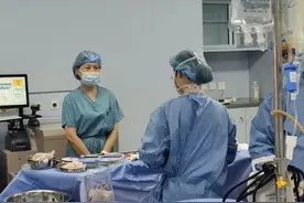 从医三十载，已是副院长的我，一直称这位护士为老师图片