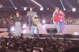 韩国男团印尼演唱会粉丝推搡致30人晕厥 演出叫停图片