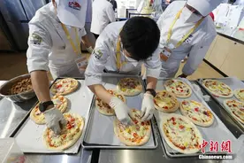 “舌尖上的进博会”：八方美食吸引参观者图片