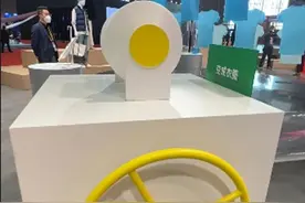 你穿的衣服竟是塑料瓶制成？优衣库进博会现场演示图片