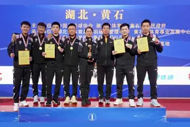 苦战233分钟，上海队夺得全锦赛男团冠军，许昕给樊振东打90分图片