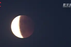 星空有约｜掌握这些拍摄技巧，你也可以拍出“红月亮大片”图片