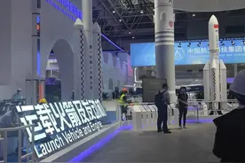 长五B运载火箭副主任设计师刘秉：新一代载人运载火箭外形有变化 重型运载火箭没了助推器图片