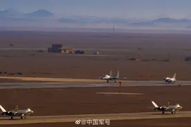 “空中三剑客”暗夜出击！歼20歼16歼10C夜间实战对抗图片