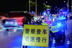 4天查处摩托车各类违法行为814起！摩托车非法改装、飙车该休止南宁交警严查这些违法行为图片